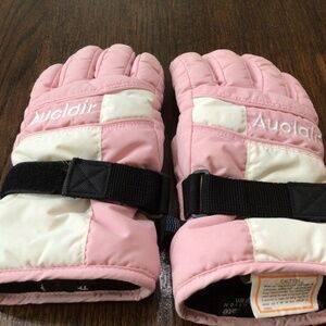 Auclair pink Thinsulate insulation 40:gram gloves. Size M